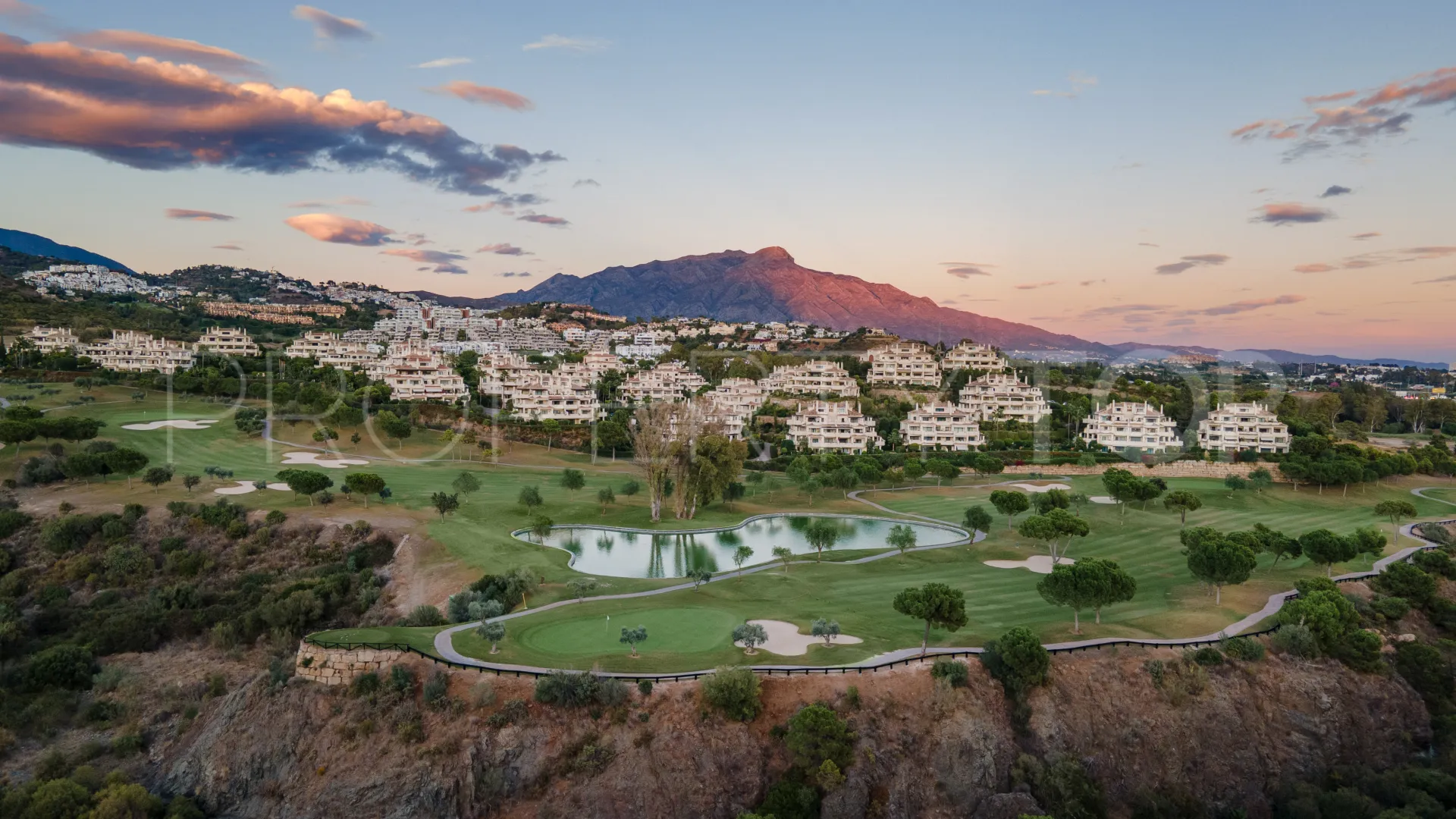 Apartamento planta baja en venta en Los Capanes del Golf de 4 dormitorios
