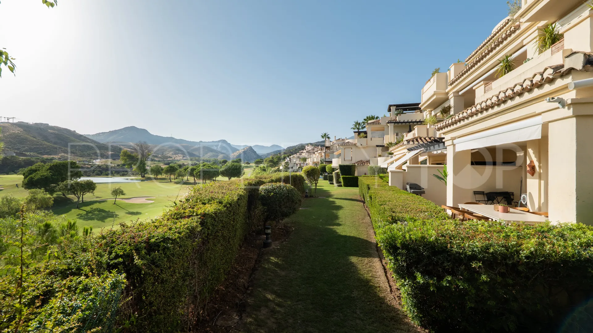 Apartamento planta baja en venta en Los Capanes del Golf de 4 dormitorios