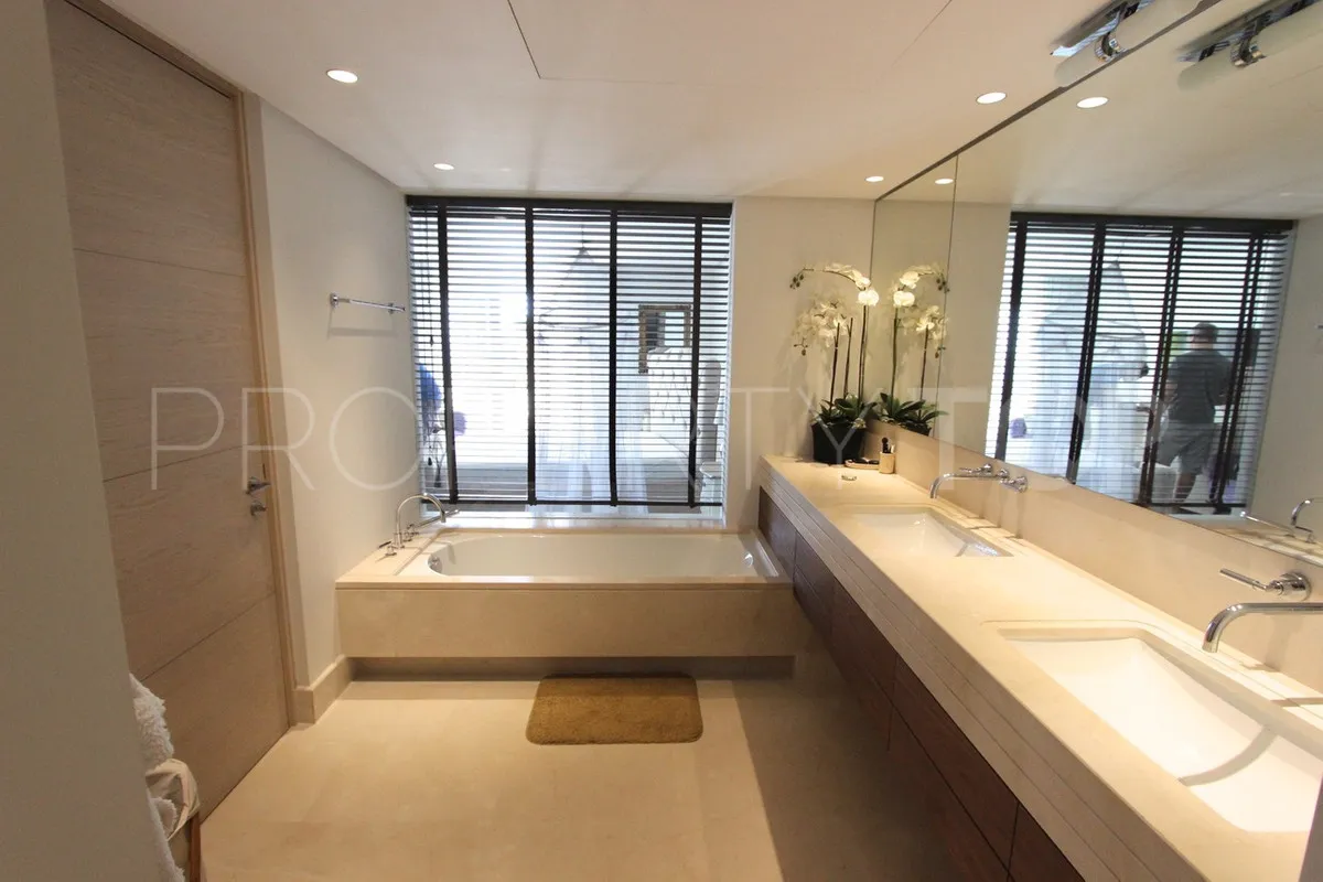Penthouse for sale in Marbella - Puerto Banus with 3 bedrooms