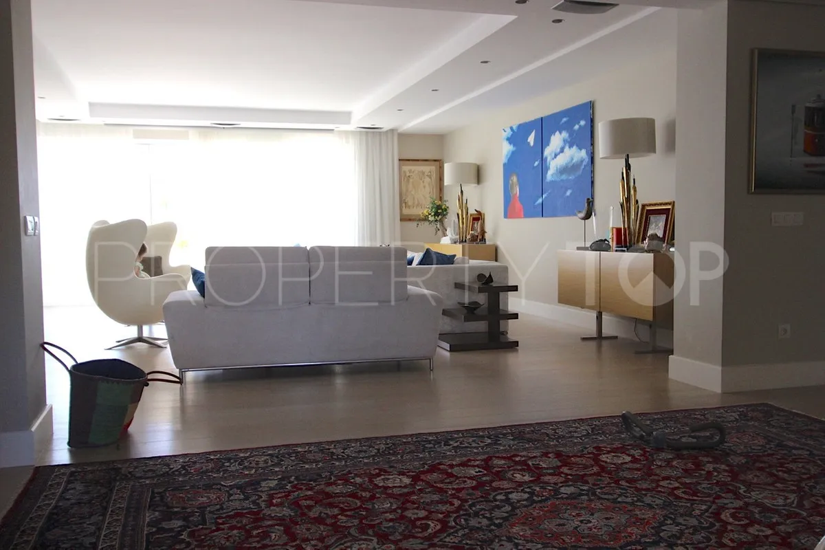 Penthouse for sale in Marbella - Puerto Banus with 3 bedrooms