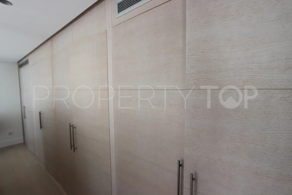 Penthouse for sale in Marbella - Puerto Banus with 3 bedrooms