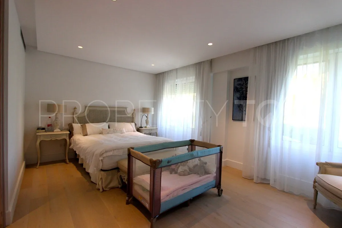 Penthouse for sale in Marbella - Puerto Banus with 3 bedrooms