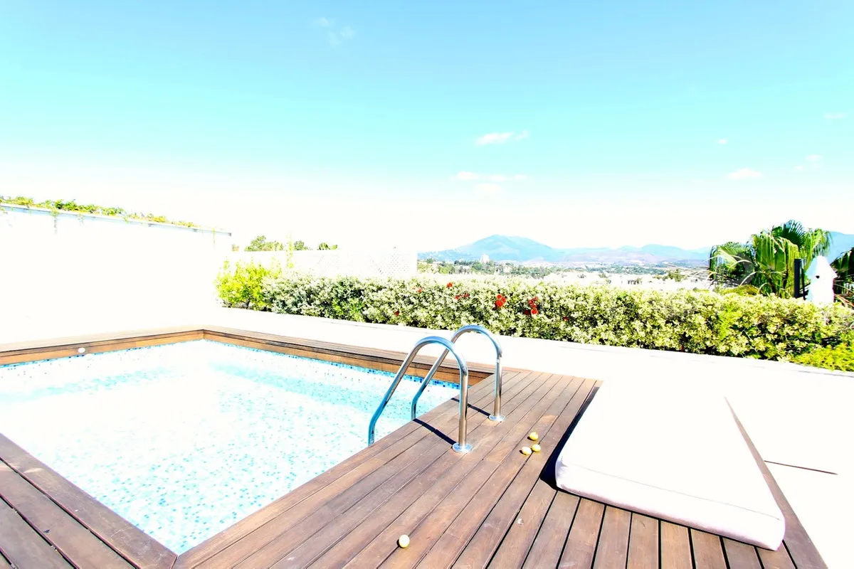 Penthouse for sale in Marbella - Puerto Banus with 3 bedrooms
