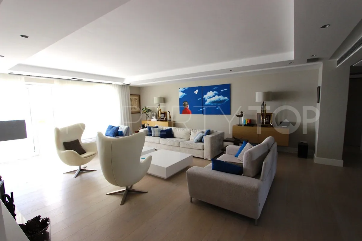Penthouse for sale in Marbella - Puerto Banus with 3 bedrooms