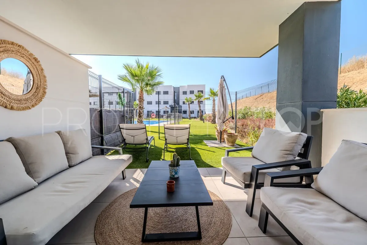 Apartamento planta baja a la venta con 3 dormitorios en Estepona