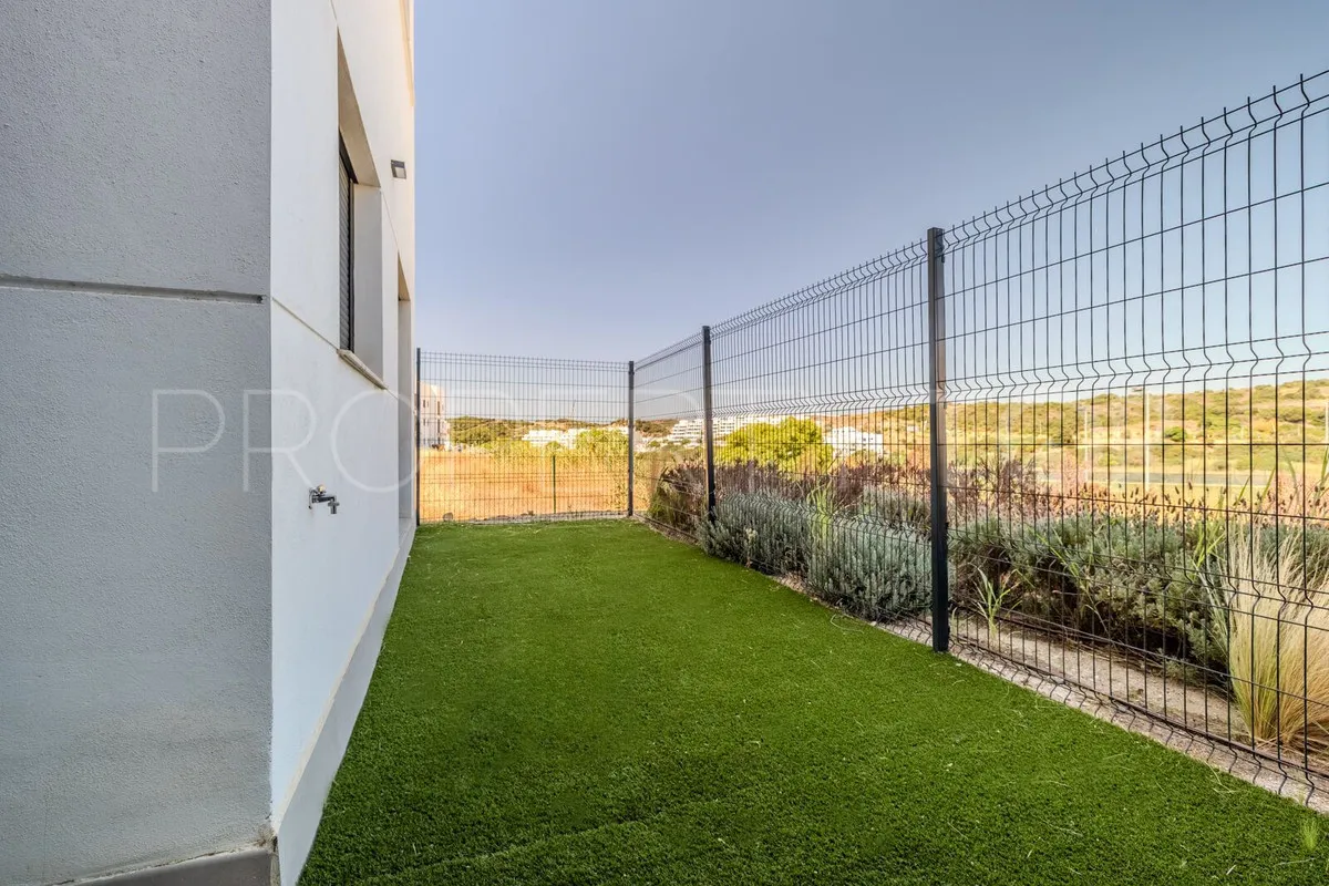 Apartamento planta baja a la venta con 3 dormitorios en Estepona