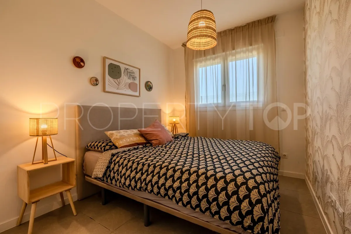 Apartamento planta baja a la venta con 3 dormitorios en Estepona