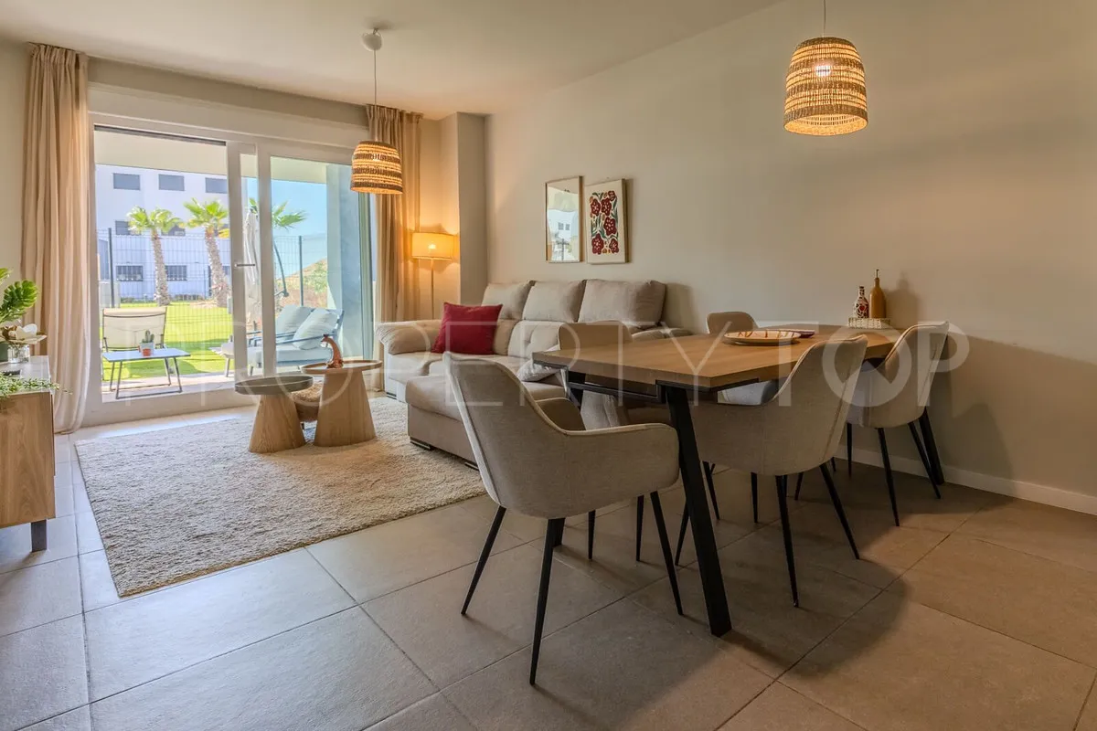 Apartamento planta baja a la venta con 3 dormitorios en Estepona