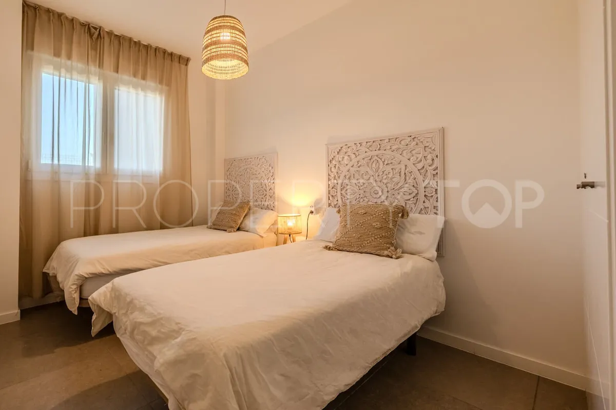 Apartamento planta baja a la venta con 3 dormitorios en Estepona