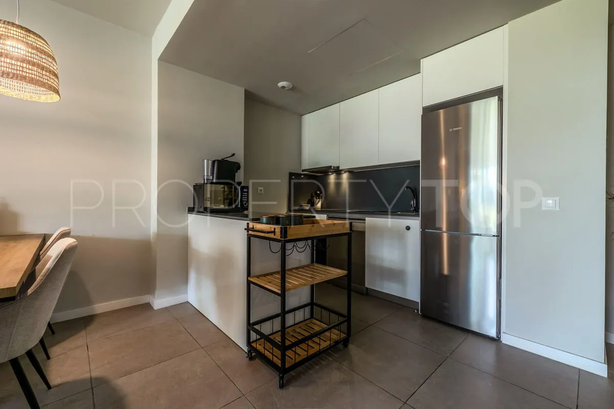 Apartamento planta baja a la venta con 3 dormitorios en Estepona