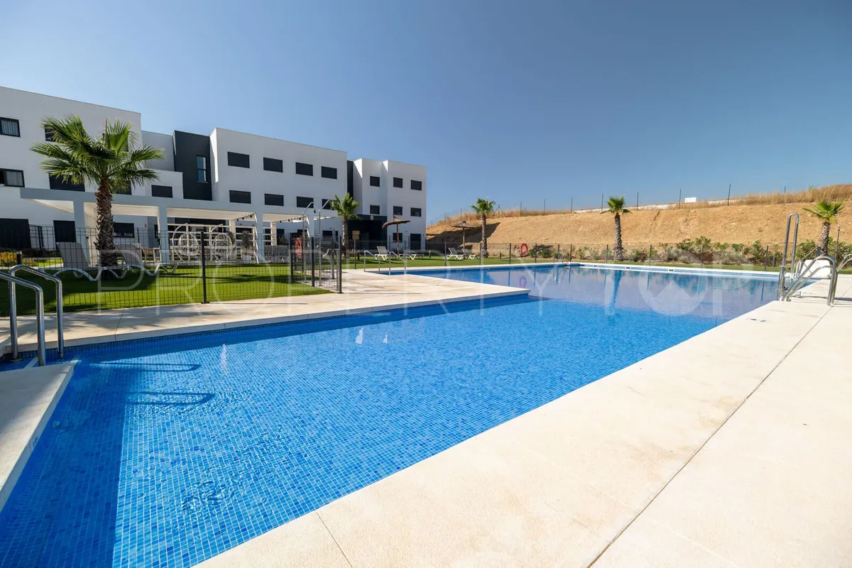 Apartamento planta baja a la venta con 3 dormitorios en Estepona