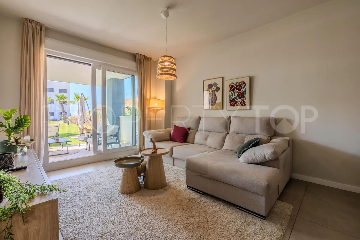 Apartamento planta baja a la venta con 3 dormitorios en Estepona
