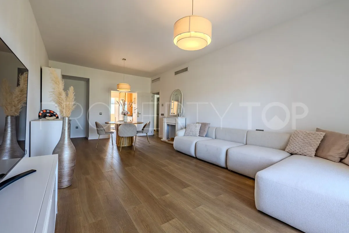 2 bedrooms penthouse in Benahavis for sale