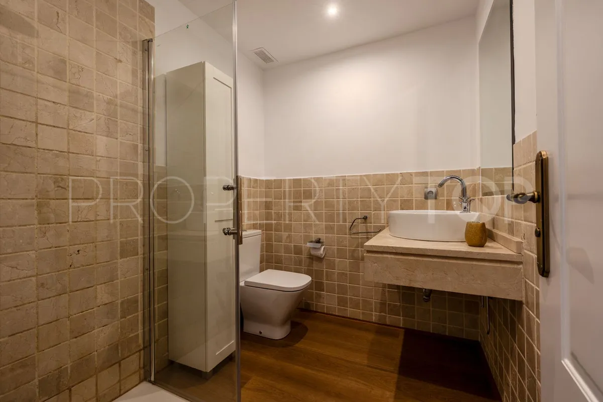 2 bedrooms penthouse in Benahavis for sale