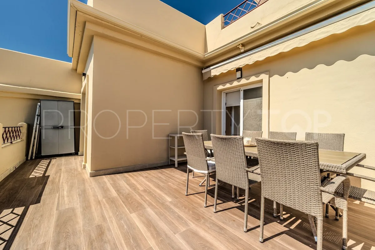 2 bedrooms penthouse in Benahavis for sale