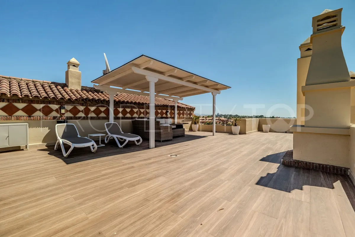 2 bedrooms penthouse in Benahavis for sale