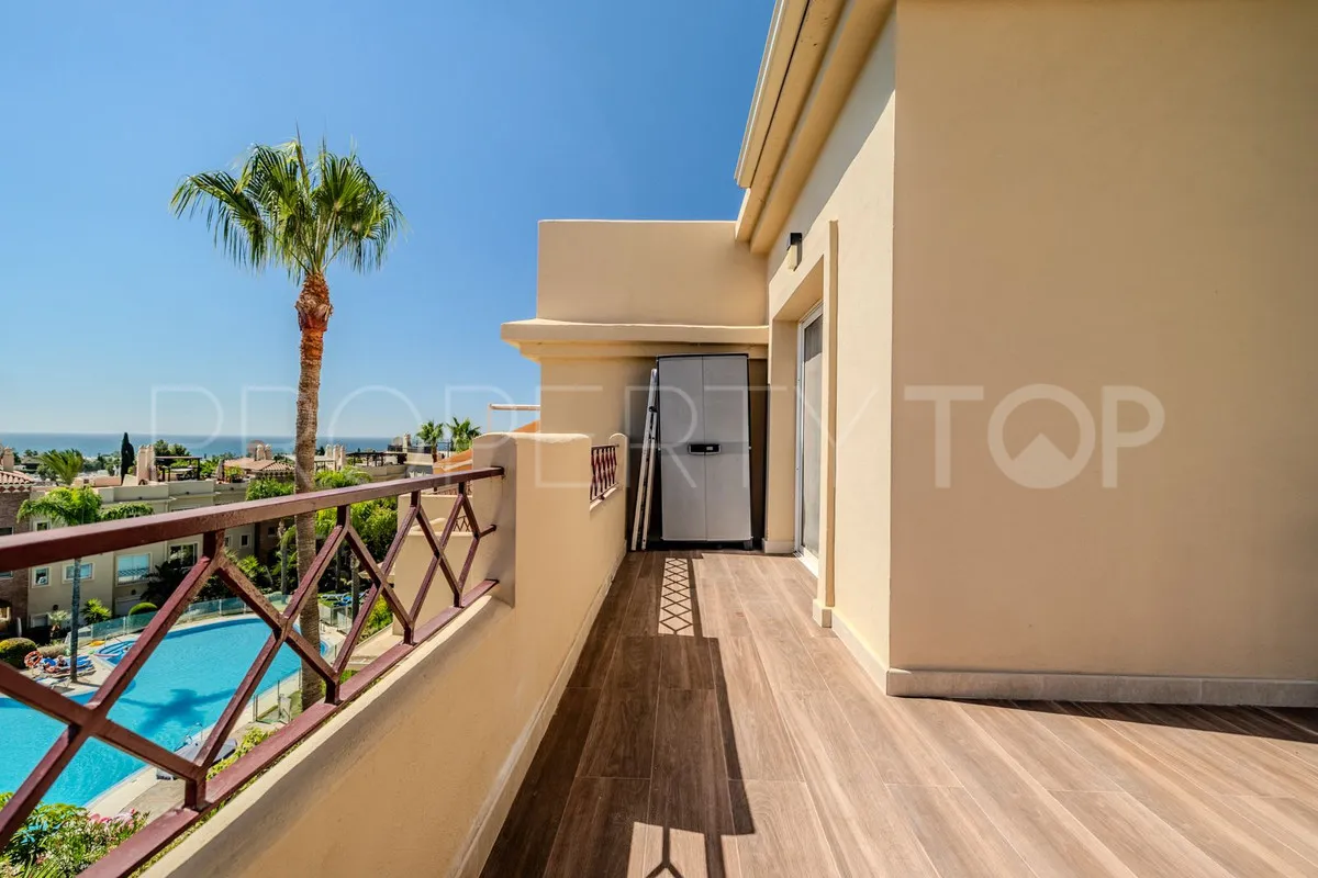 2 bedrooms penthouse in Benahavis for sale