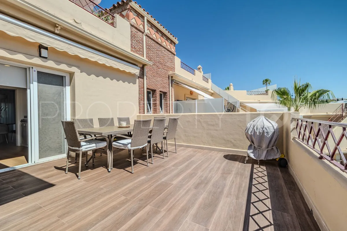 2 bedrooms penthouse in Benahavis for sale