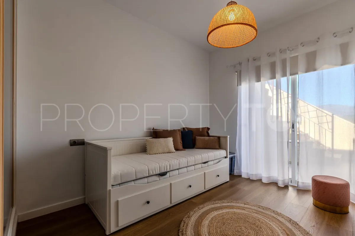 2 bedrooms penthouse in Benahavis for sale