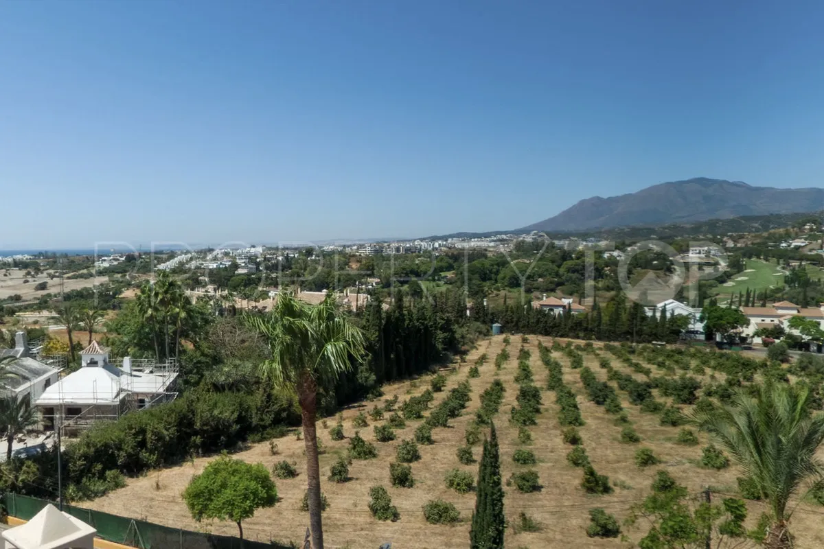 2 bedrooms penthouse in Benahavis for sale