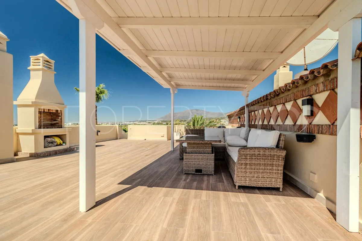 2 bedrooms penthouse in Benahavis for sale