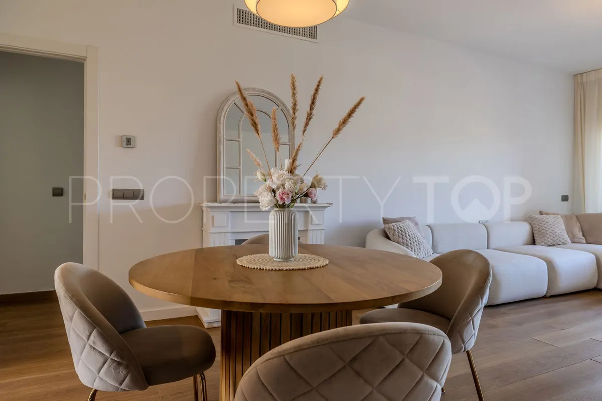 2 bedrooms penthouse in Benahavis for sale