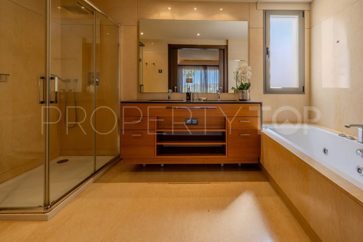 For sale Benahavis 3 bedrooms ground floor apartment