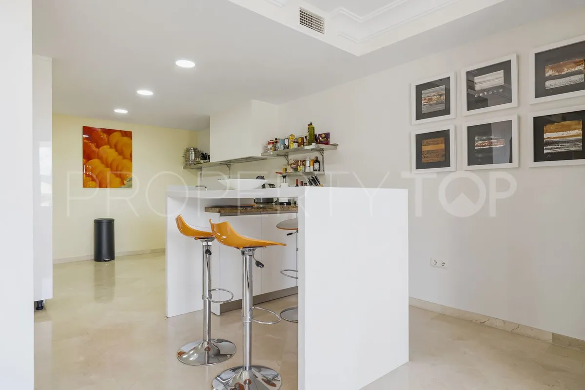 Town house for sale in Benahavis with 5 bedrooms