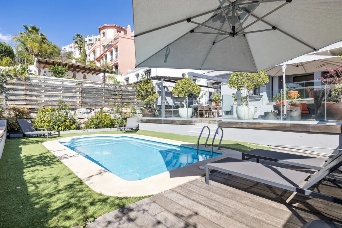 Town house for sale in Benahavis with 5 bedrooms
