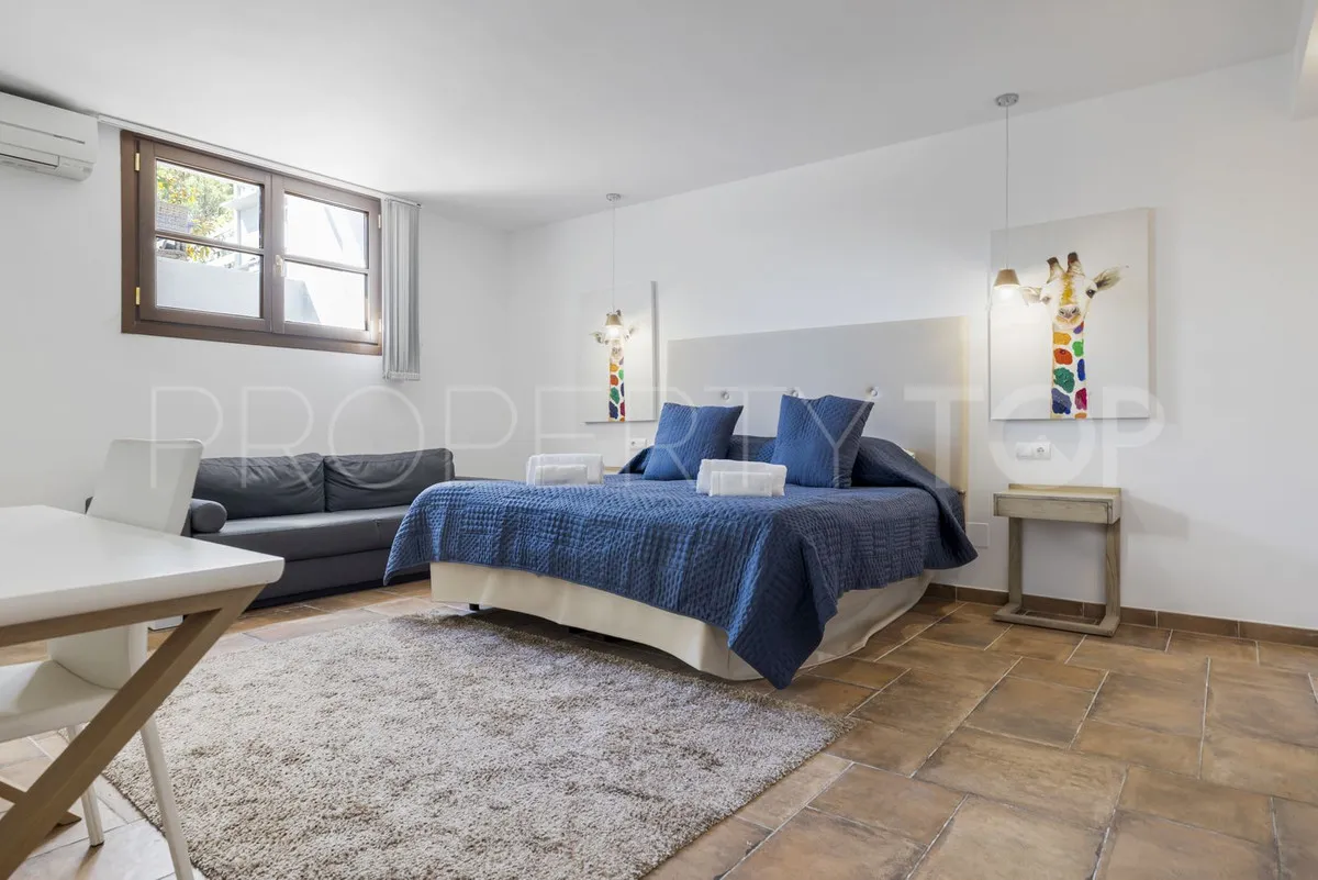 Town house for sale in Benahavis with 5 bedrooms