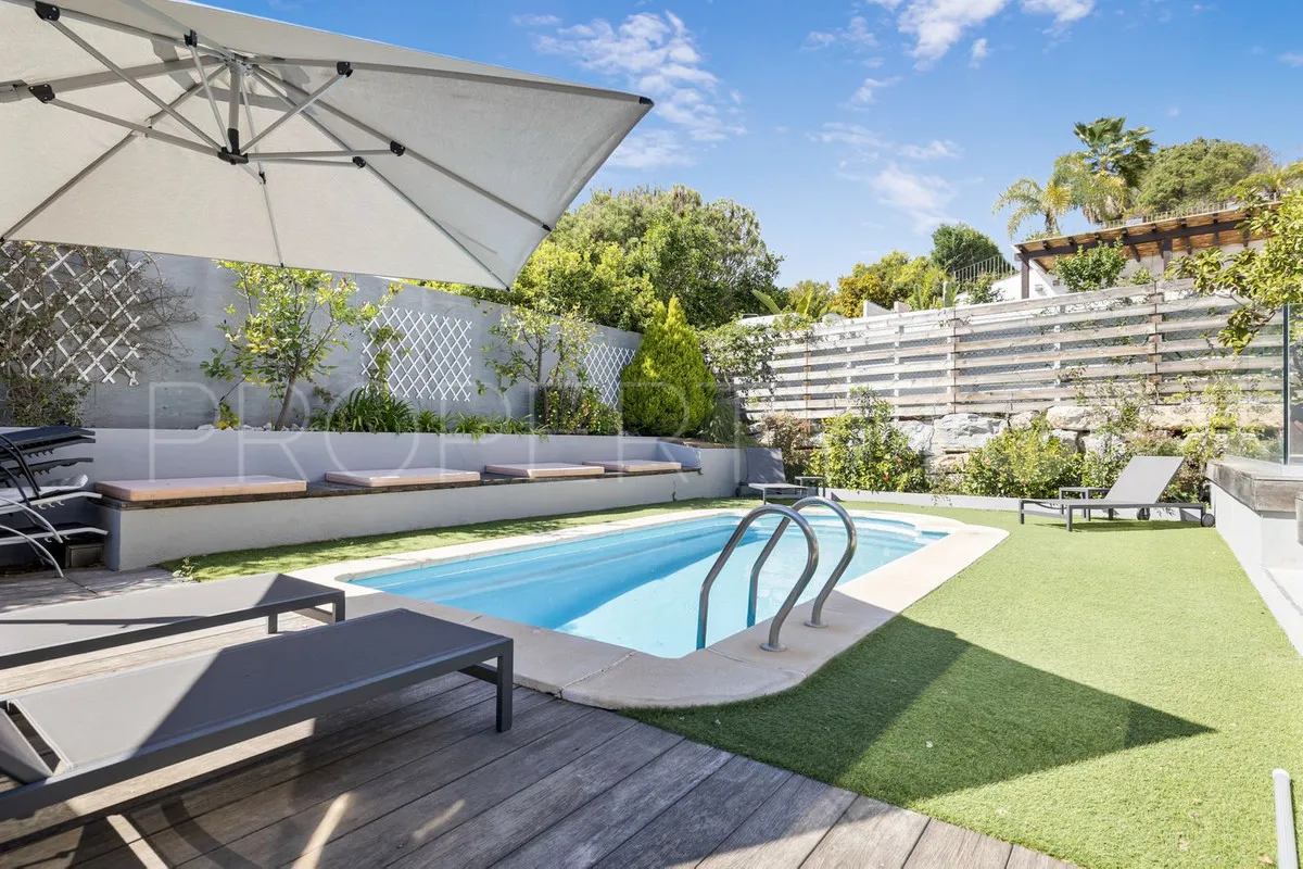 Town house for sale in Benahavis with 5 bedrooms