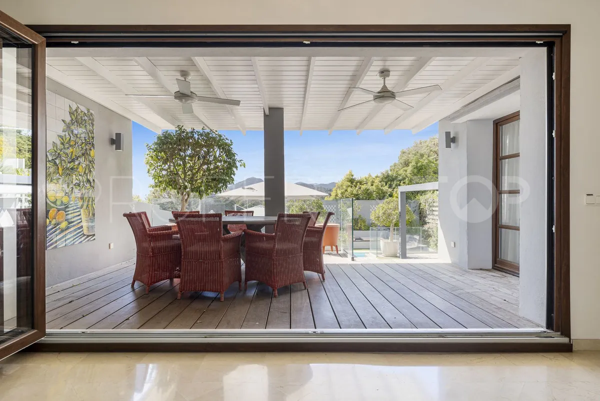 Town house for sale in Benahavis with 5 bedrooms