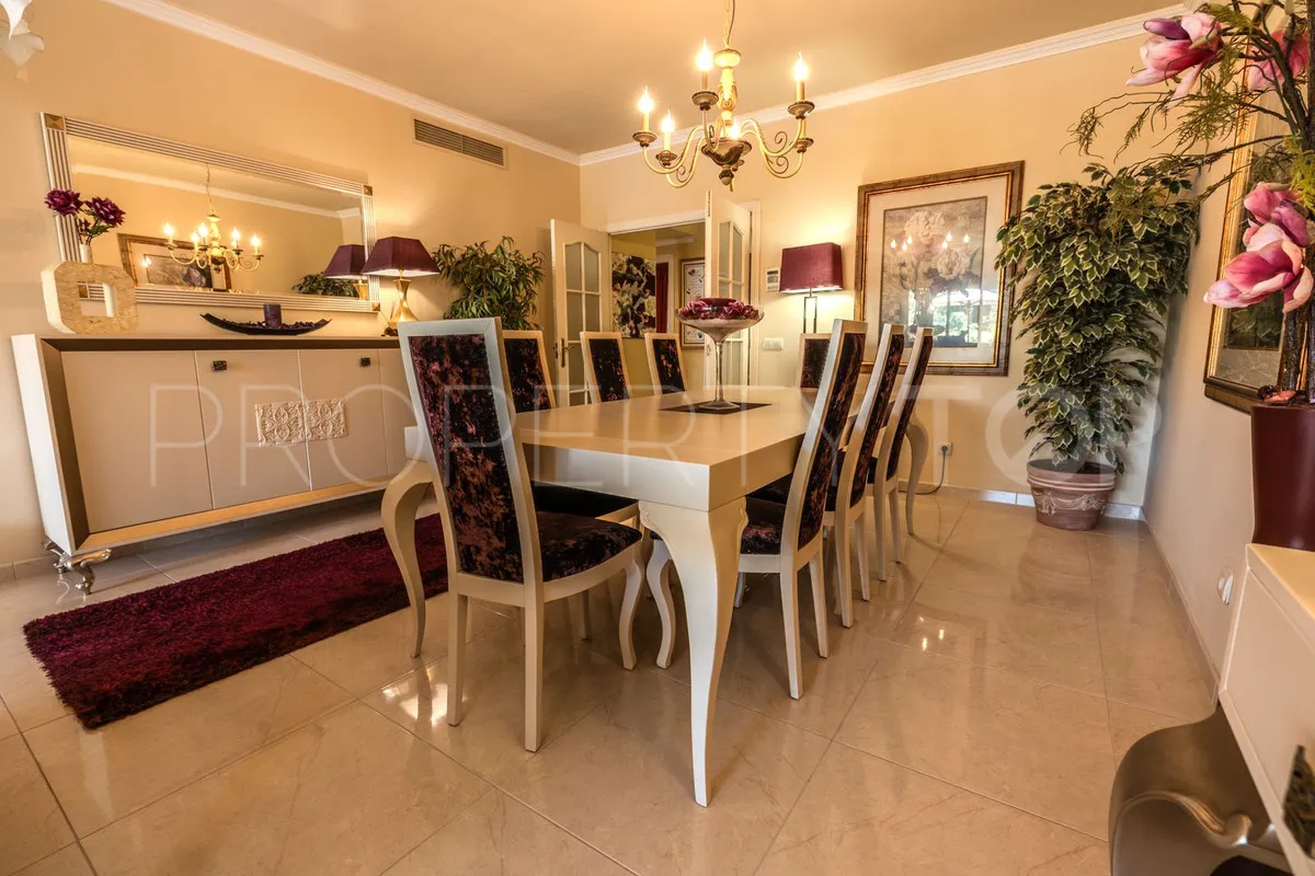 Se vende apartamento planta baja con 2 dormitorios en Marbella - Puerto Banus
