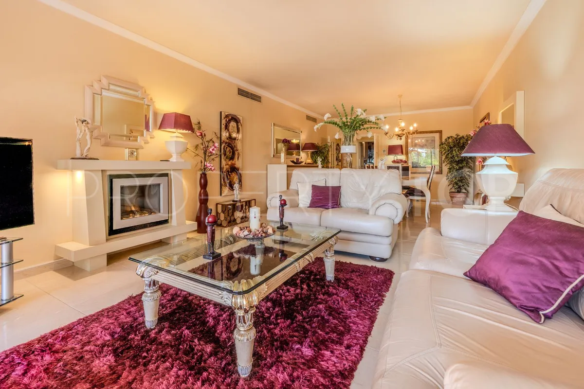 Se vende apartamento planta baja con 2 dormitorios en Marbella - Puerto Banus