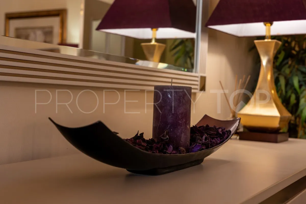Se vende apartamento planta baja con 2 dormitorios en Marbella - Puerto Banus