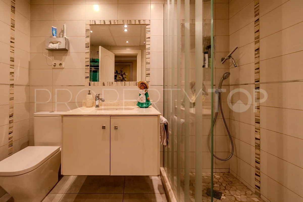 Se vende apartamento planta baja con 2 dormitorios en Marbella - Puerto Banus