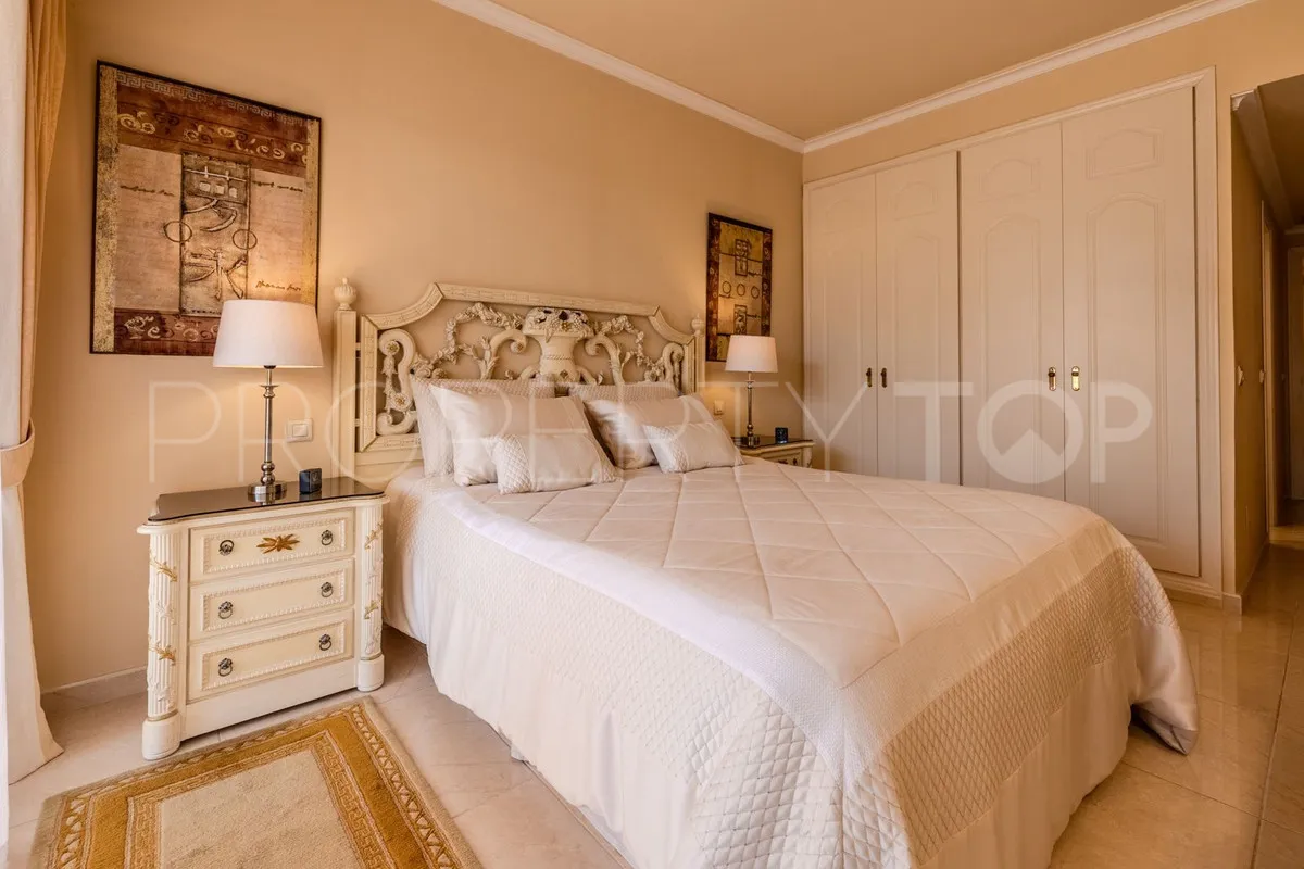 Se vende apartamento planta baja con 2 dormitorios en Marbella - Puerto Banus