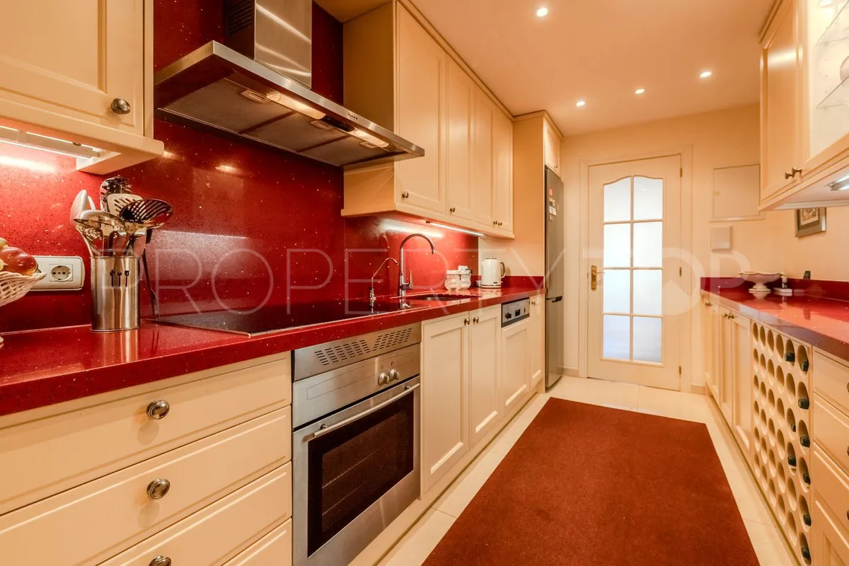 Se vende apartamento planta baja con 2 dormitorios en Marbella - Puerto Banus