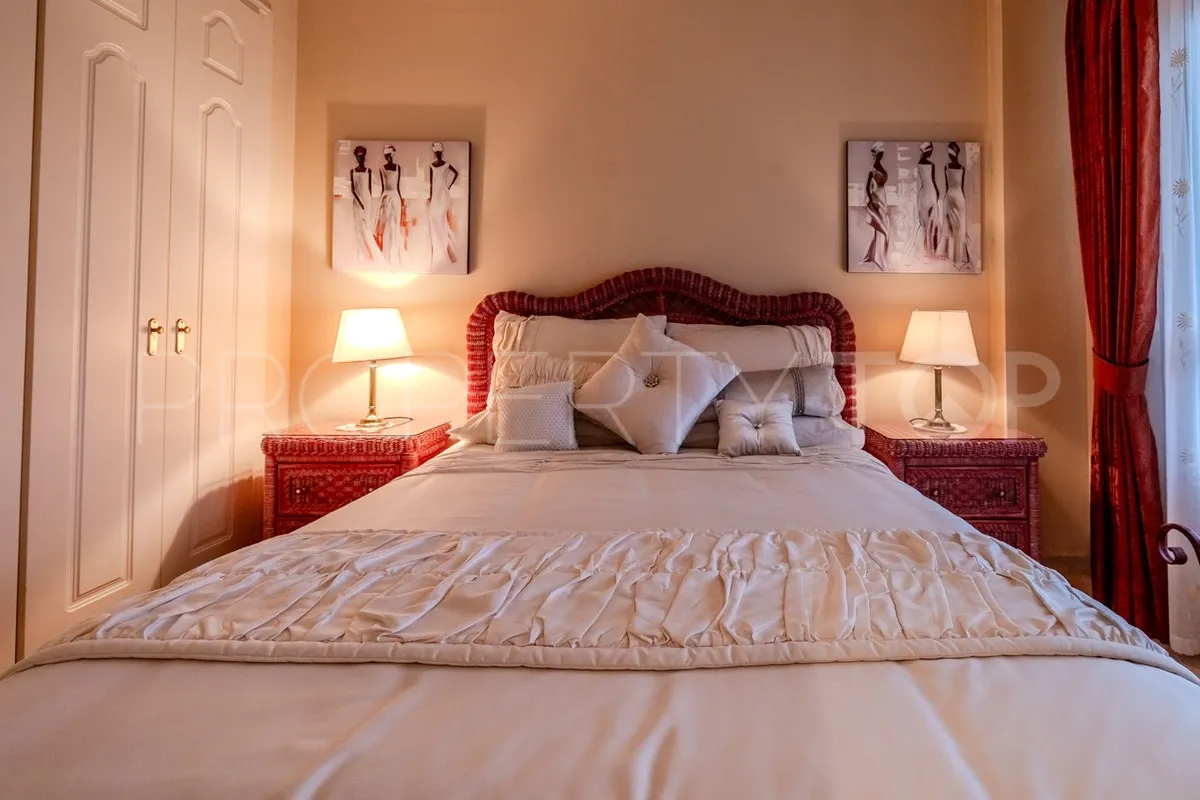 Se vende apartamento planta baja con 2 dormitorios en Marbella - Puerto Banus
