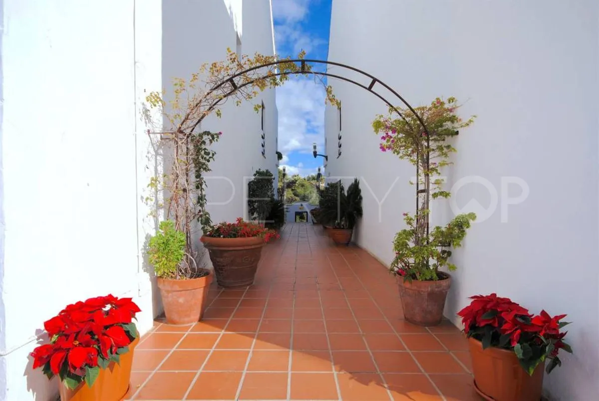 Se vende apartamento planta baja en Aloha
