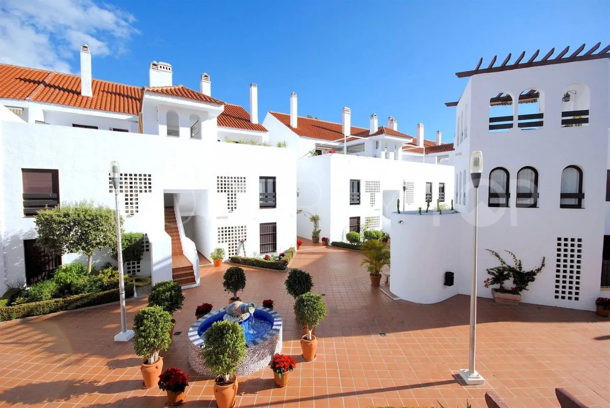 Se vende apartamento planta baja en Aloha