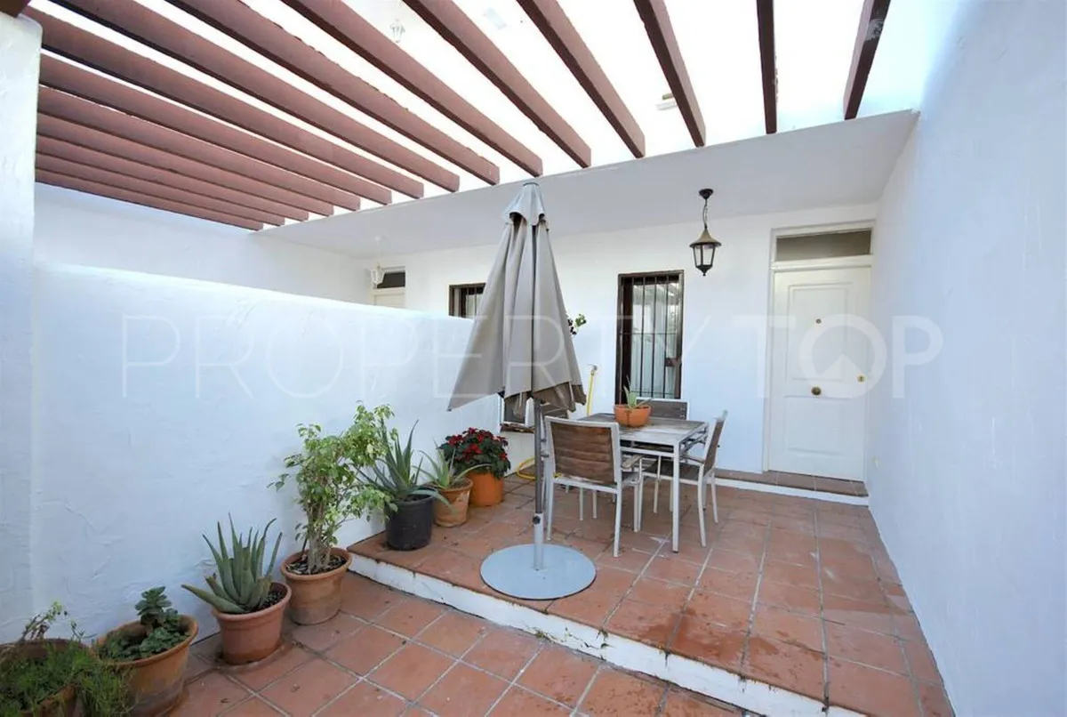 Se vende apartamento planta baja en Aloha