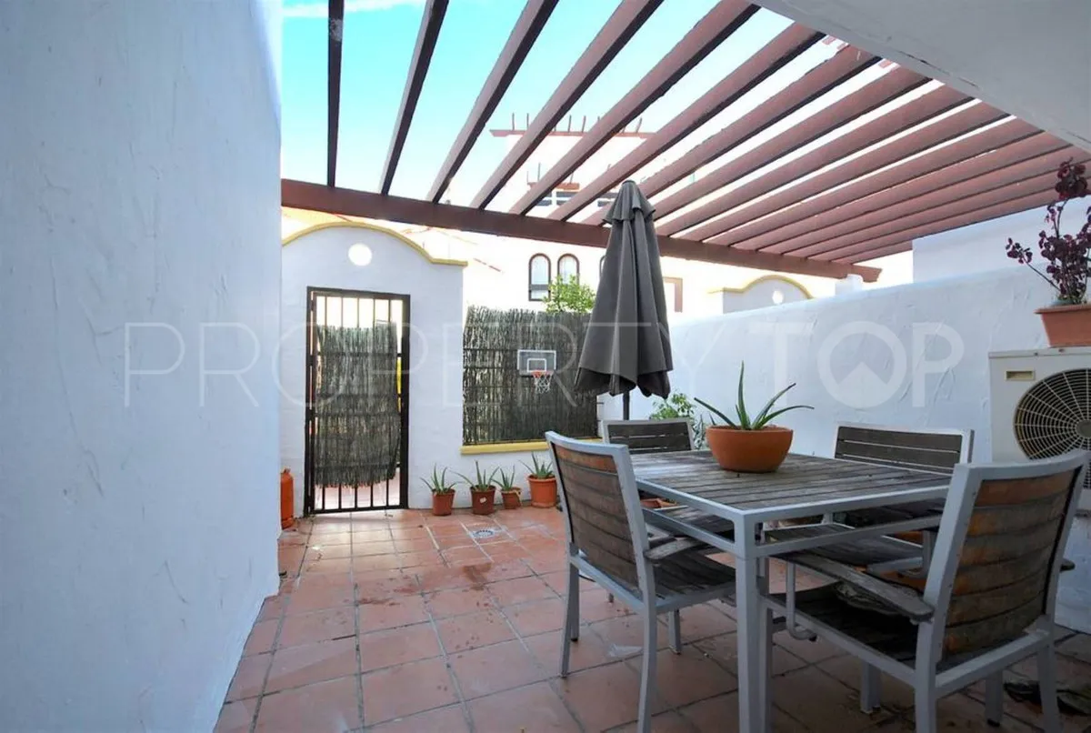 Se vende apartamento planta baja en Aloha