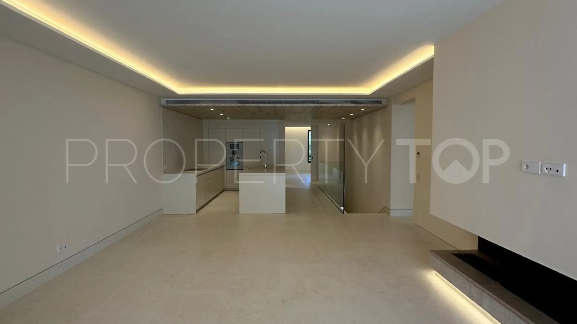 Se vende apartamento planta baja en Marbella Ciudad de 4 dormitorios