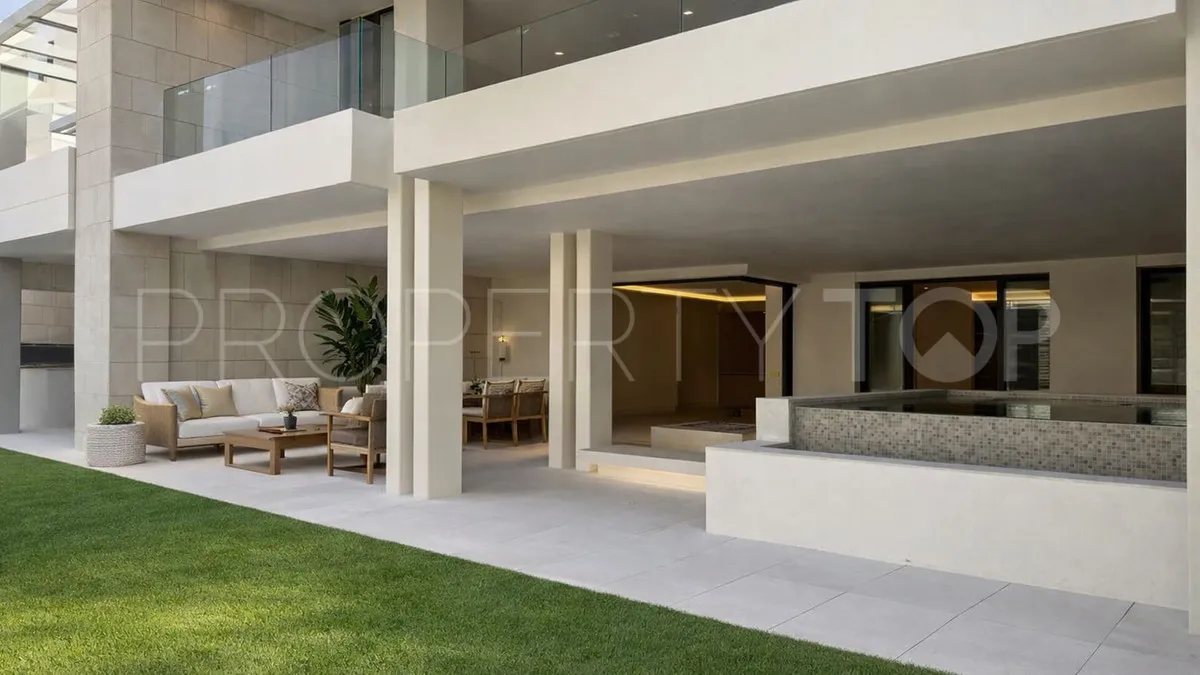 Se vende apartamento planta baja en Marbella Ciudad de 4 dormitorios