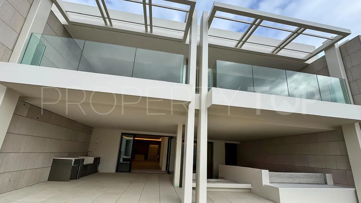 Se vende apartamento planta baja en Marbella Ciudad de 4 dormitorios