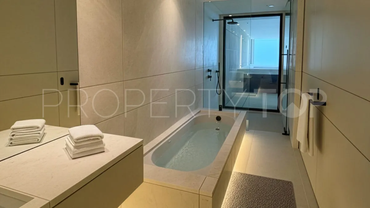 Se vende apartamento planta baja en Marbella Ciudad de 4 dormitorios