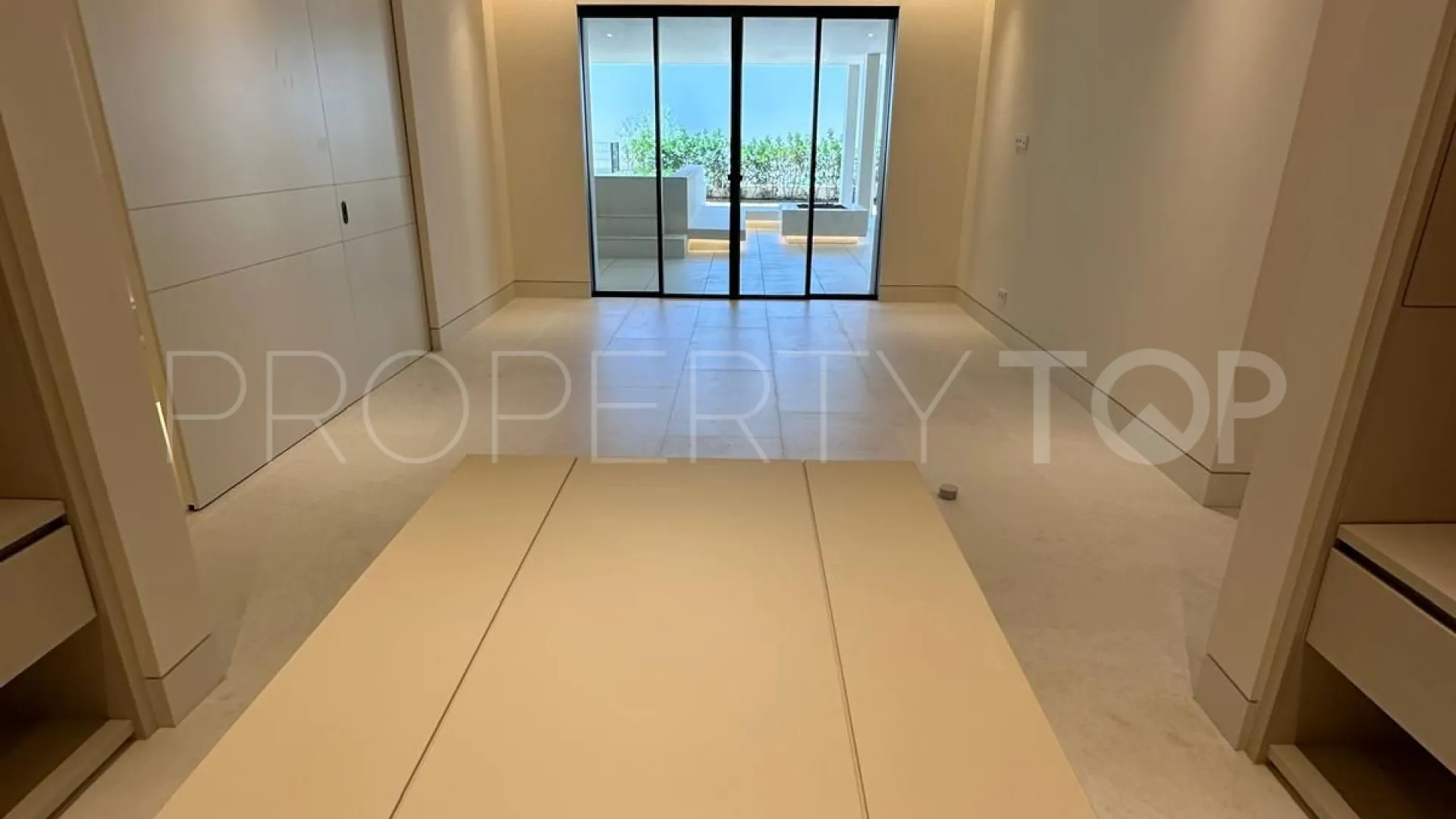 Se vende apartamento planta baja en Marbella Ciudad de 4 dormitorios