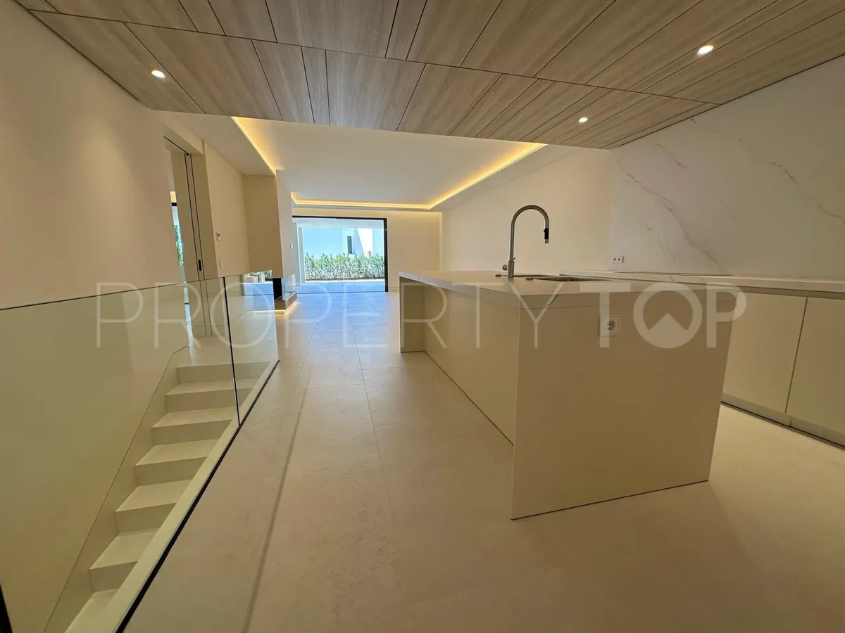 Se vende apartamento planta baja en Marbella Ciudad de 4 dormitorios