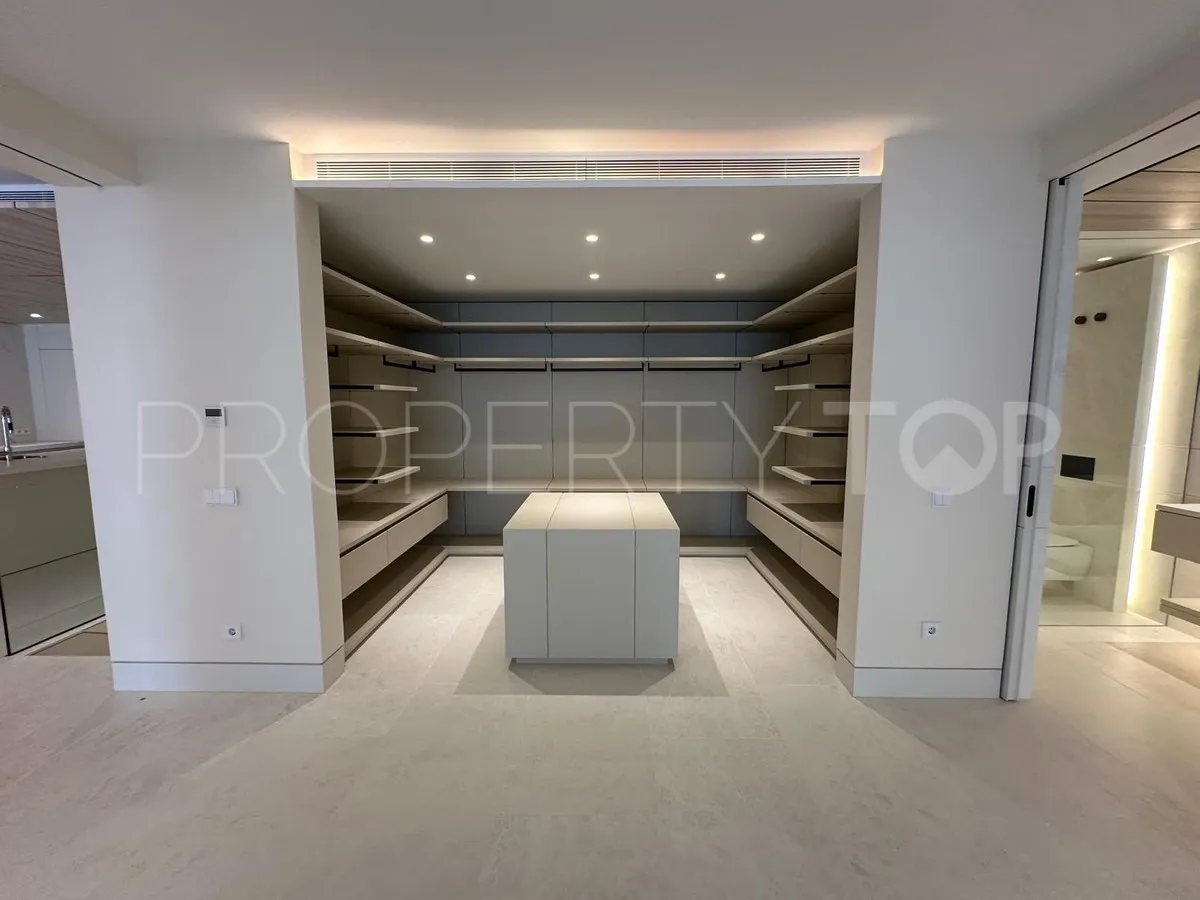 Se vende apartamento planta baja en Marbella Ciudad de 4 dormitorios
